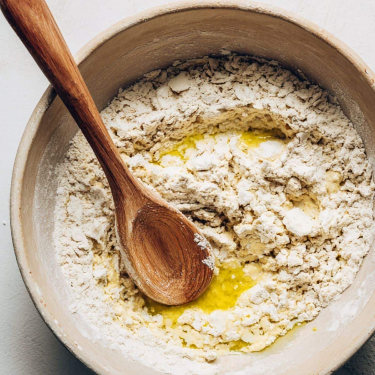 Mixing bread flour and bloomed yeast to form the dough	