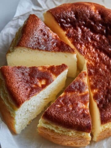 Fluffy Japanese jiggly cheesecake with golden top